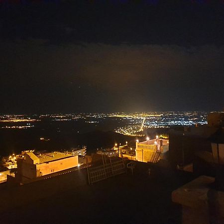 Mardin Tarihi Ulu Cami Yani, Tarihi Konak Bagian luar foto
