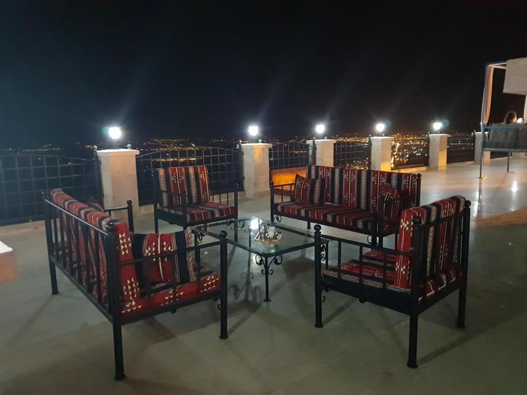 Mardin Tarihi Ulu Cami Yani, Tarihi Konak Bagian luar foto