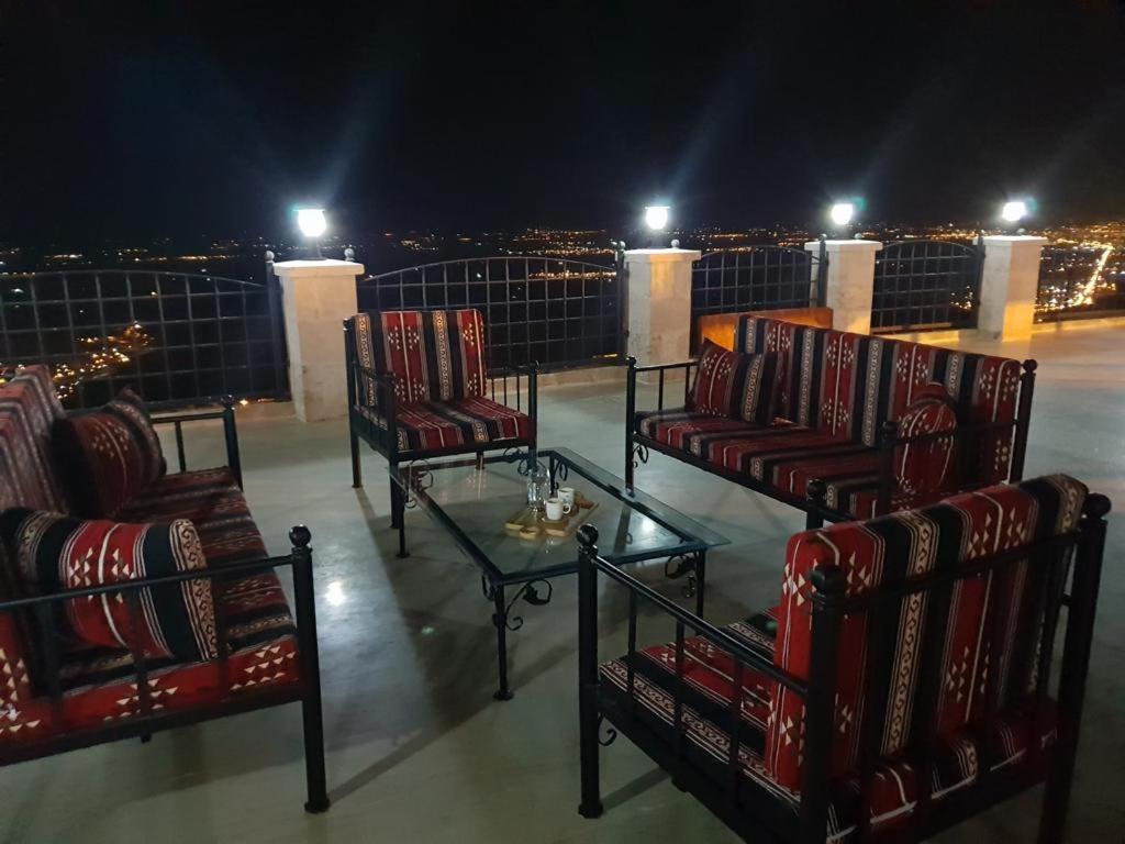 Mardin Tarihi Ulu Cami Yani, Tarihi Konak Bagian luar foto