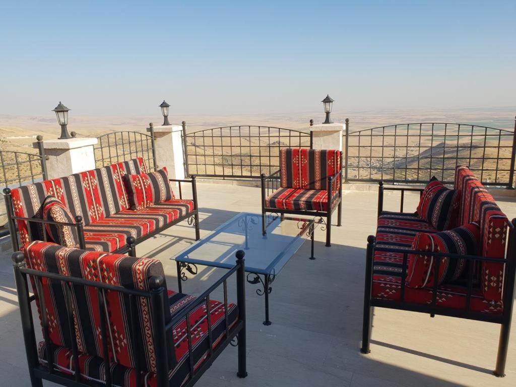 Mardin Tarihi Ulu Cami Yani, Tarihi Konak Bagian luar foto