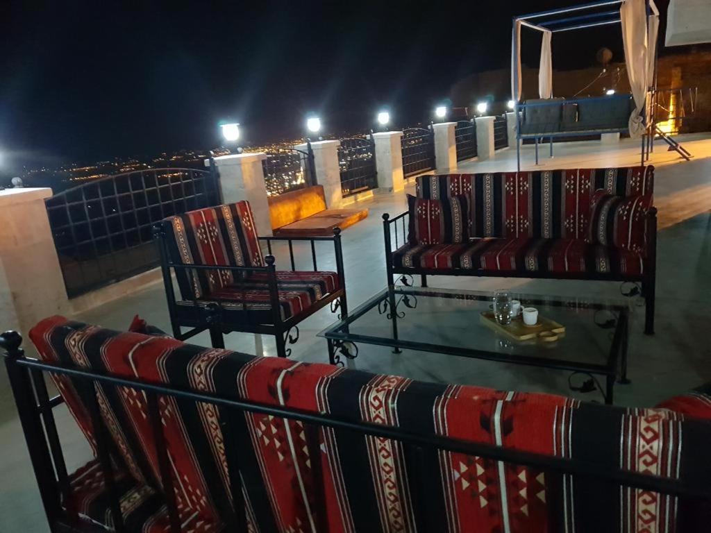 Mardin Tarihi Ulu Cami Yani, Tarihi Konak Bagian luar foto