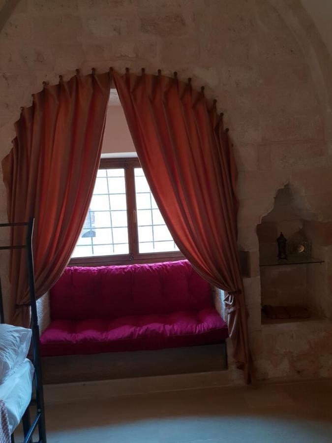 Mardin Tarihi Ulu Cami Yani, Tarihi Konak Bagian luar foto