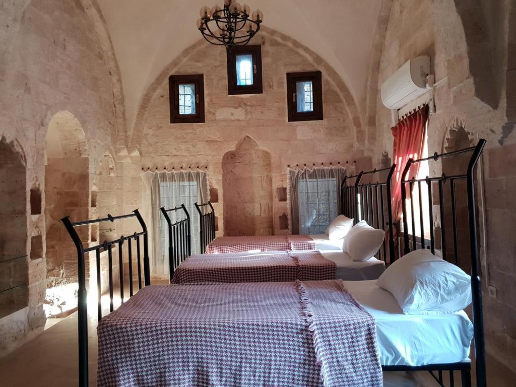 Mardin Tarihi Ulu Cami Yani, Tarihi Konak Bagian luar foto
