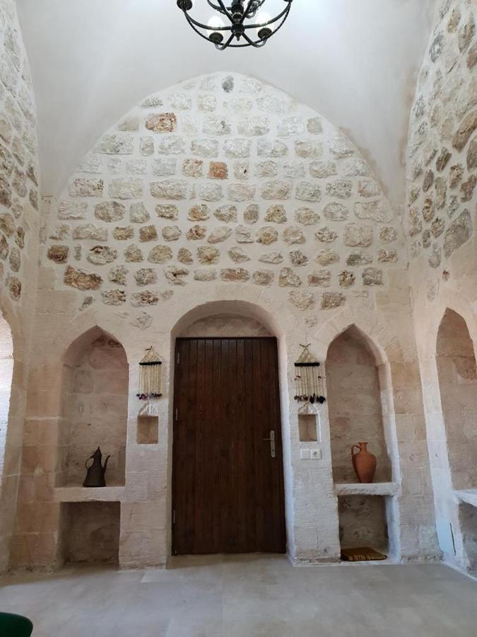 Mardin Tarihi Ulu Cami Yani, Tarihi Konak Bagian luar foto