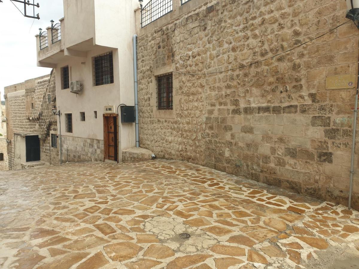 Mardin Tarihi Ulu Cami Yani, Tarihi Konak Bagian luar foto