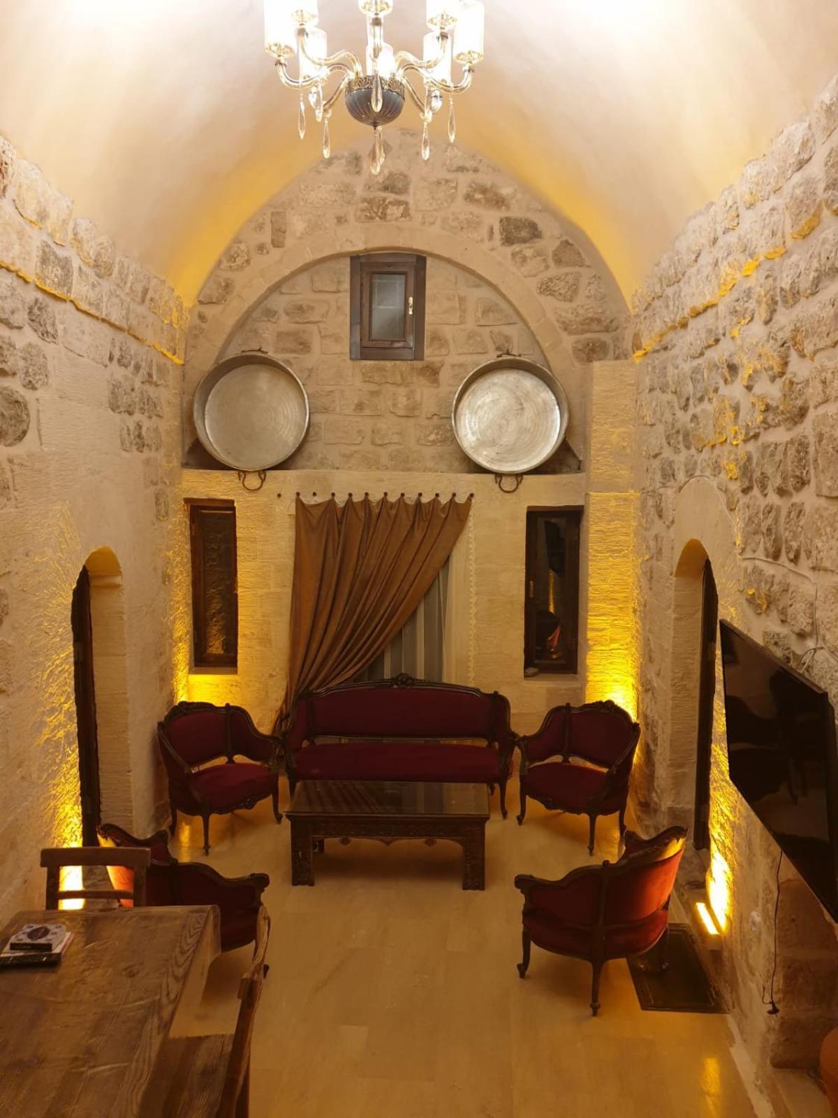 Mardin Tarihi Ulu Cami Yani, Tarihi Konak Bagian luar foto