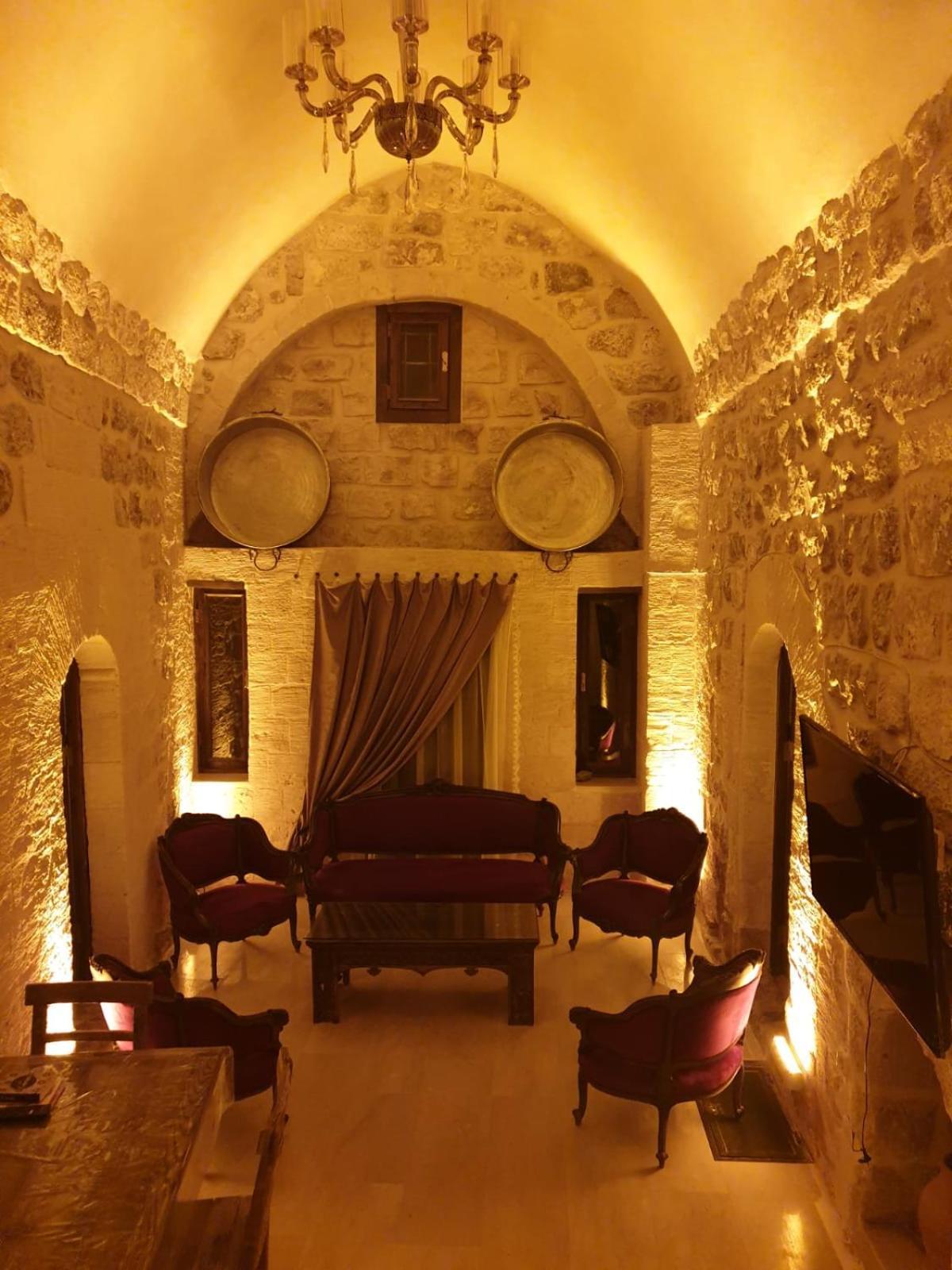 Mardin Tarihi Ulu Cami Yani, Tarihi Konak Bagian luar foto