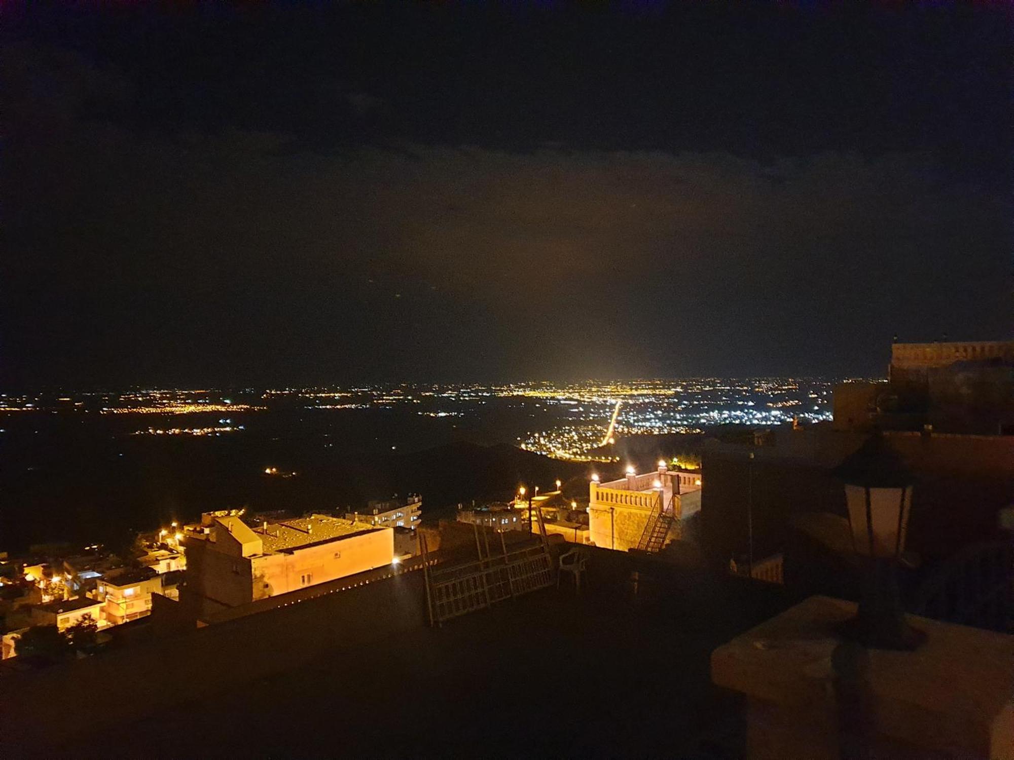 Mardin Tarihi Ulu Cami Yani, Tarihi Konak Bagian luar foto